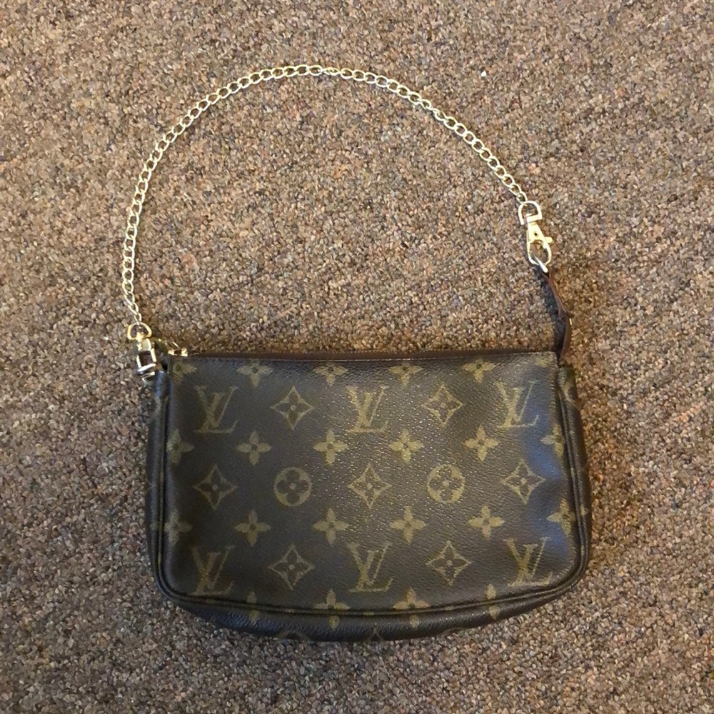 Louis Vuitton Pouchette